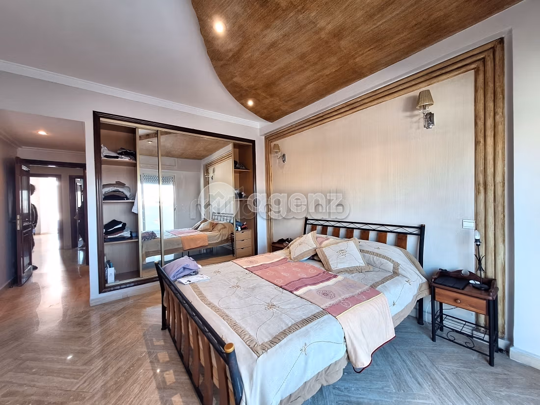Villa à vendre 1 317 m², 6 chambres 
Racine Casablanca