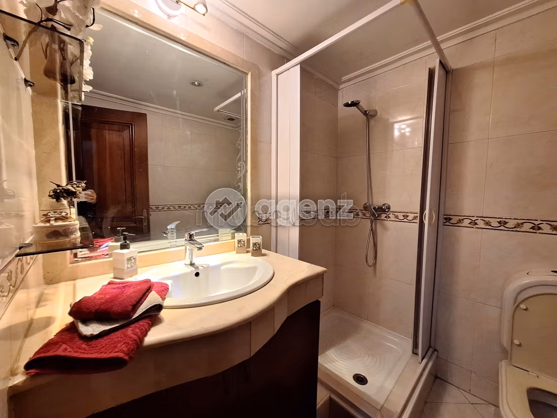 Villa à vendre 1 317 m², 6 chambres 
Racine Casablanca