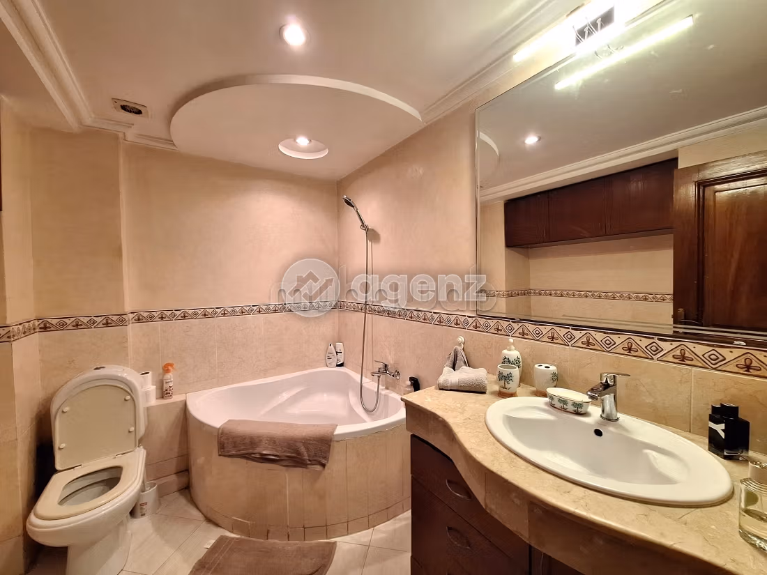 Villa à vendre 1 317 m², 6 chambres 
Racine Casablanca