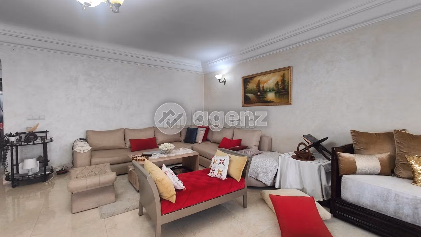 Se vende piso en Mers Sultan. Area 127 m². Amueblado