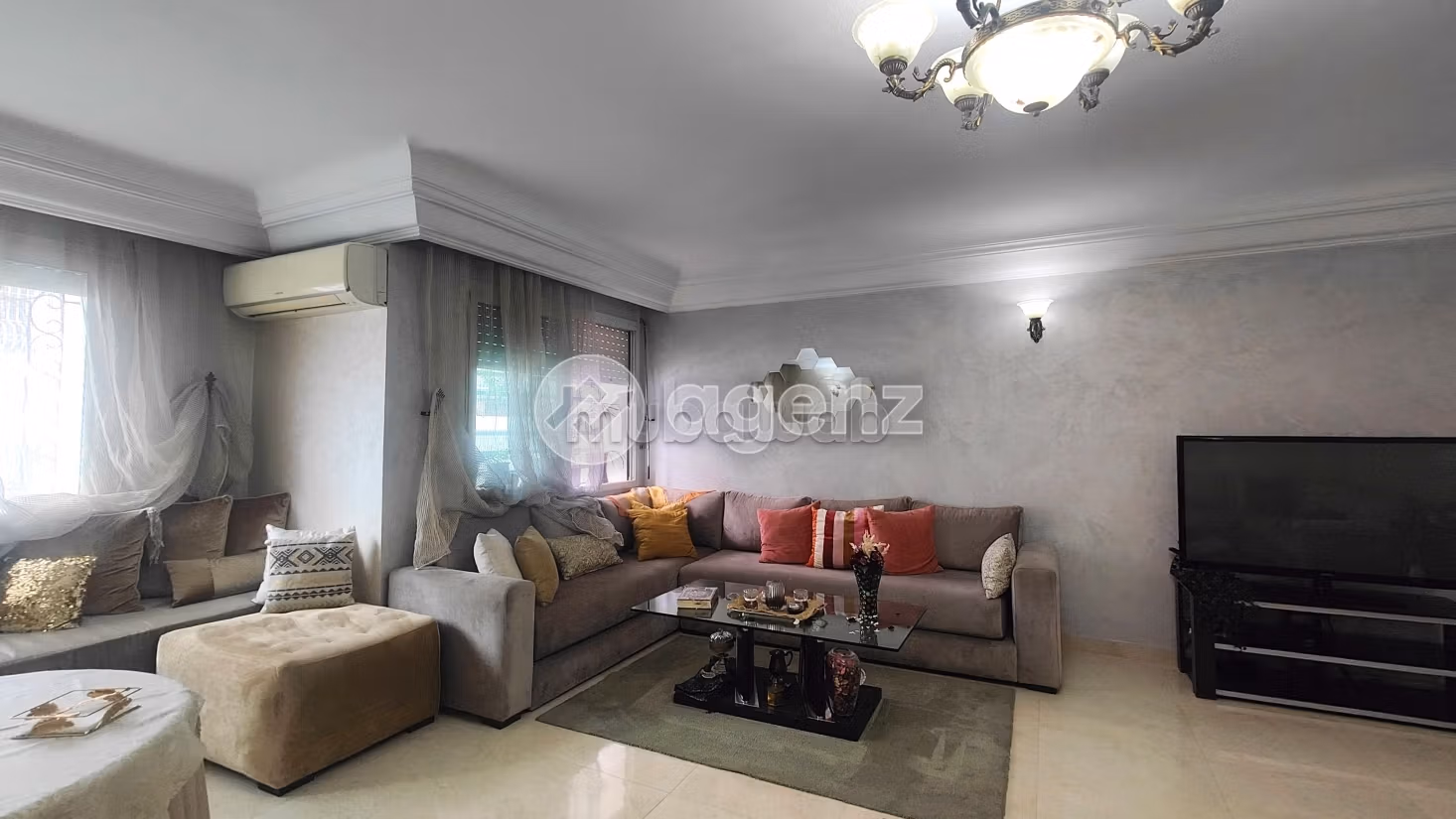 Se vende piso en Mers Sultan. Area 127 m². Amueblado