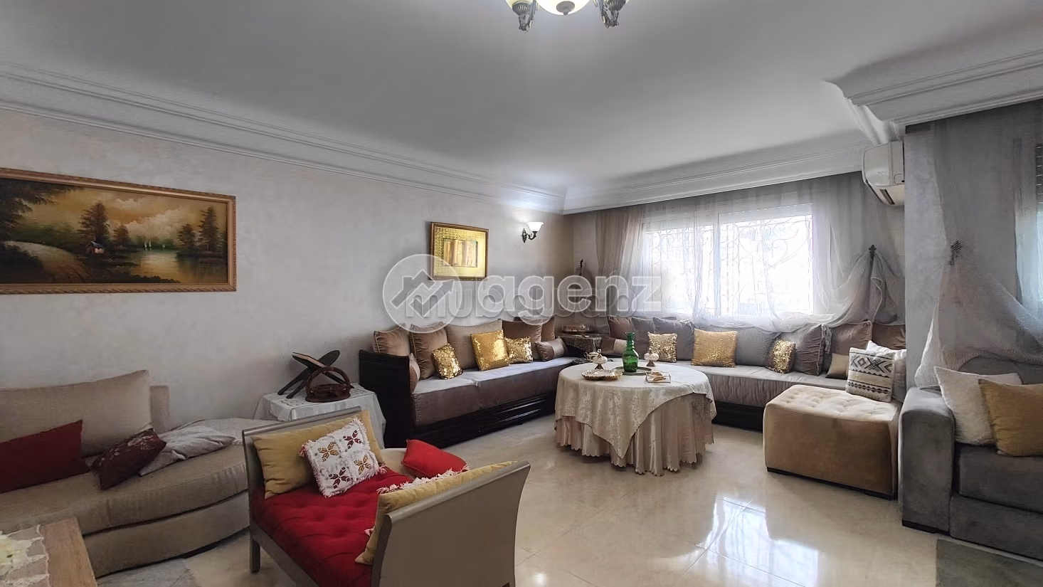 Se vende piso en Mers Sultan. Area 127 m². Amueblado