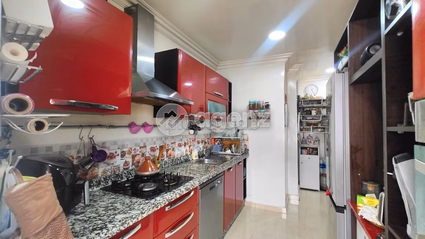 Se vende piso en Mers Sultan. Area 127 m². Amueblado