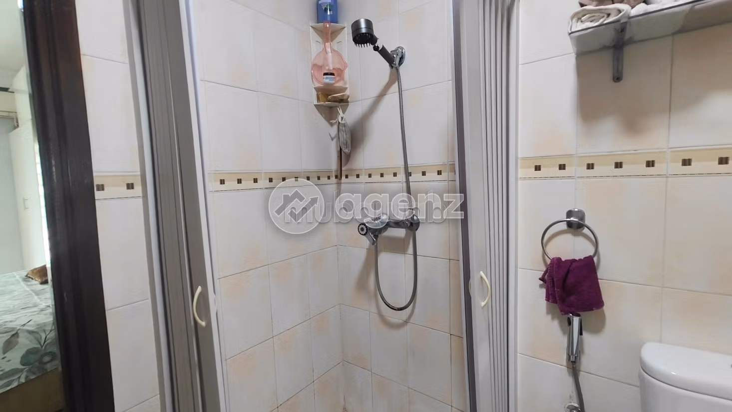 Se vende piso en Mers Sultan. Area 127 m². Amueblado