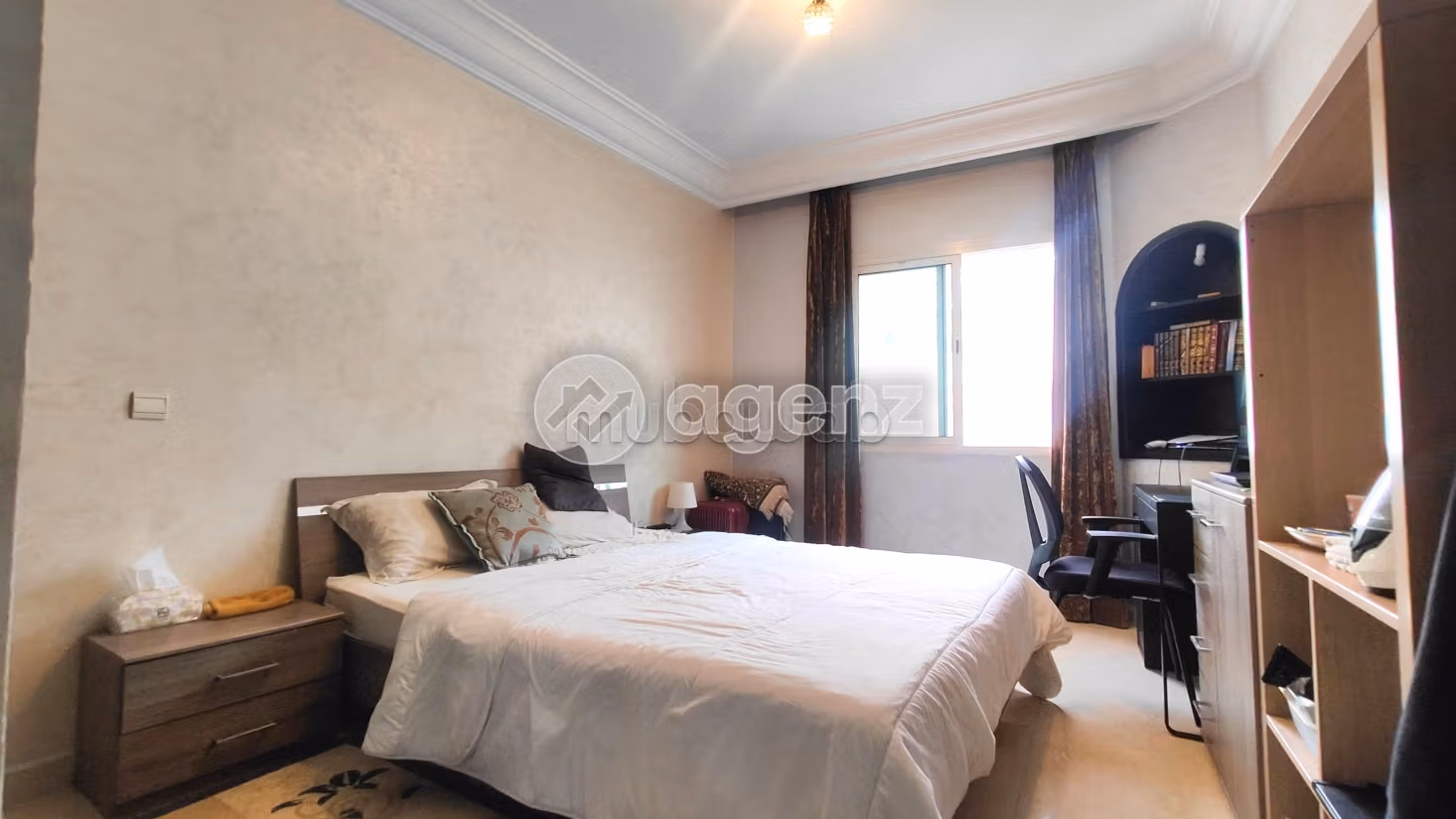 Se vende piso en Mers Sultan. Area 127 m². Amueblado