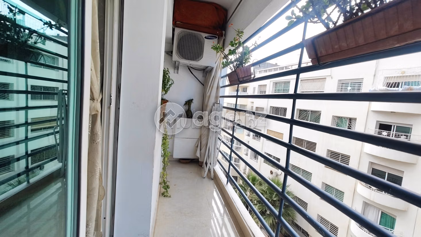 Se vende piso en Mers Sultan. Area 127 m². Amueblado