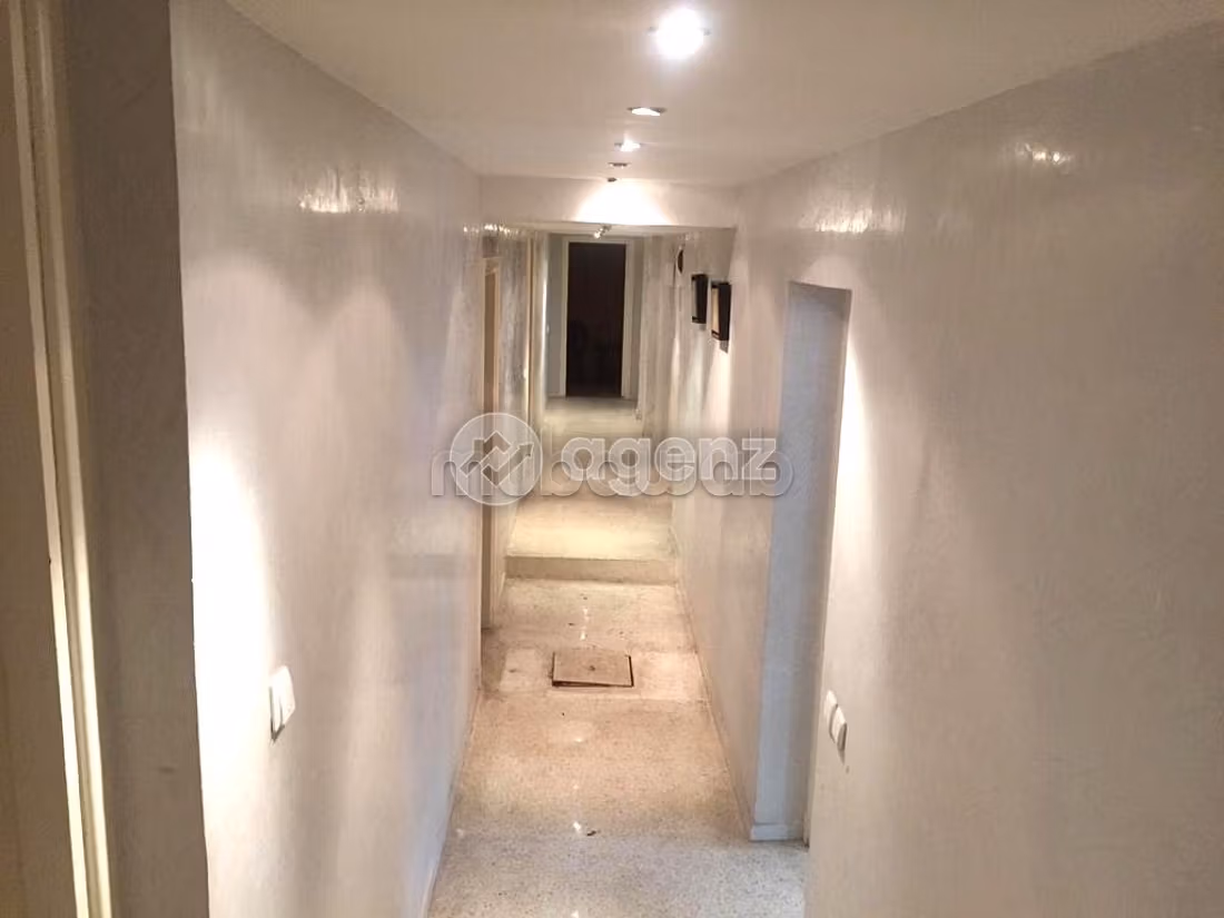 Villa di lusso in vendita a Ain Diab. Superficie totale 1012 m². Giardino e posto auto