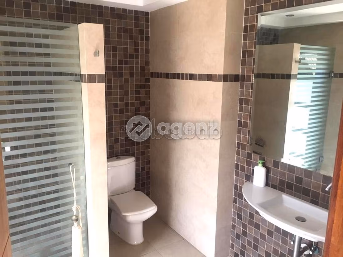 Villa di lusso in vendita a Ain Diab. Superficie totale 1012 m². Giardino e posto auto