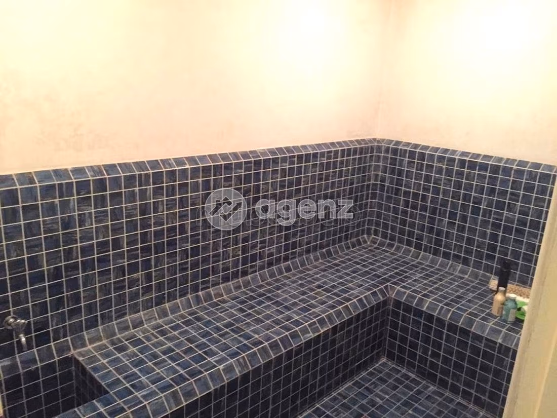 Villa di lusso in vendita a Ain Diab. Superficie totale 1012 m². Giardino e posto auto
