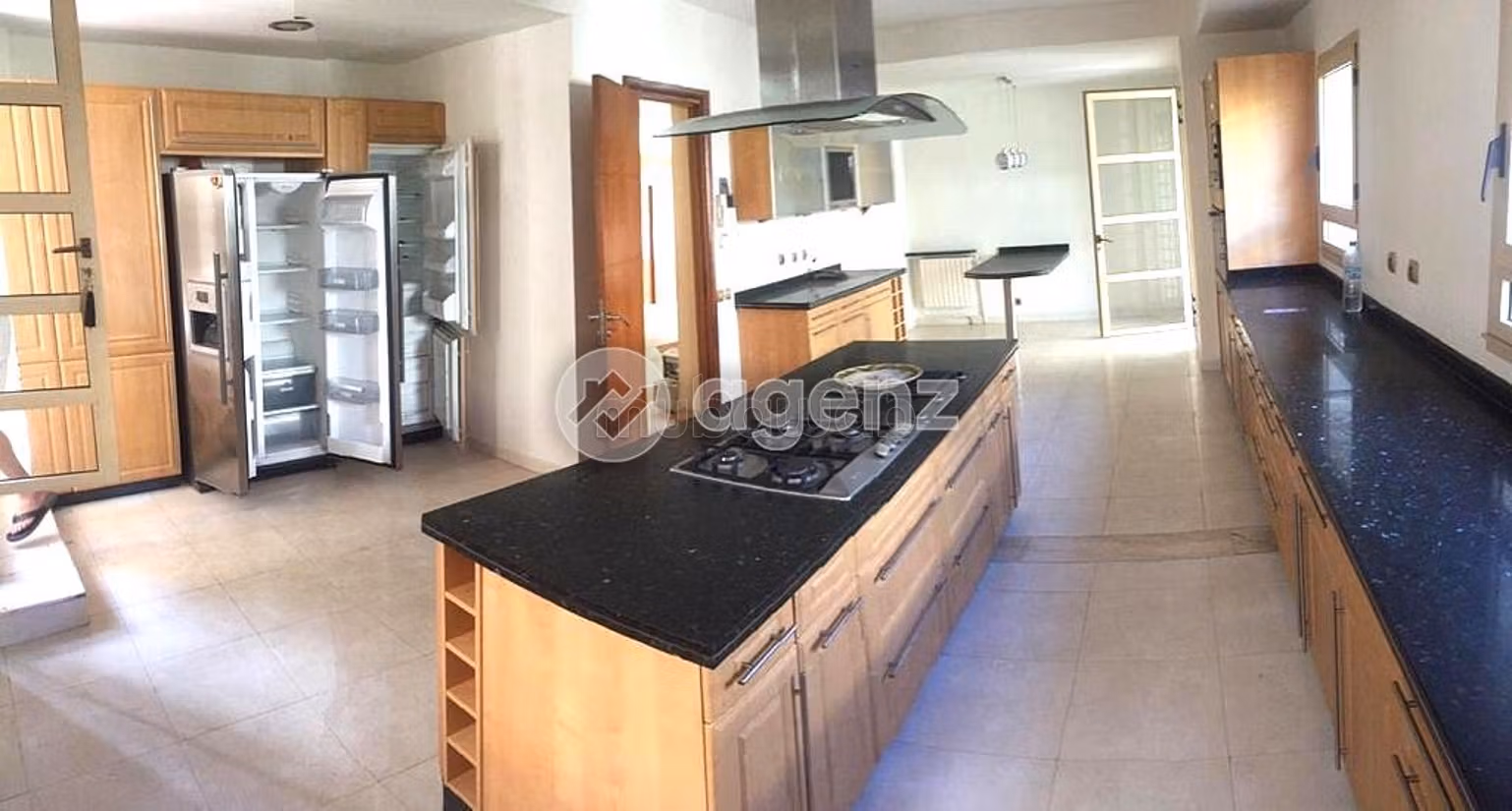 Villa di lusso in vendita a Ain Diab. Superficie totale 1012 m². Giardino e posto auto