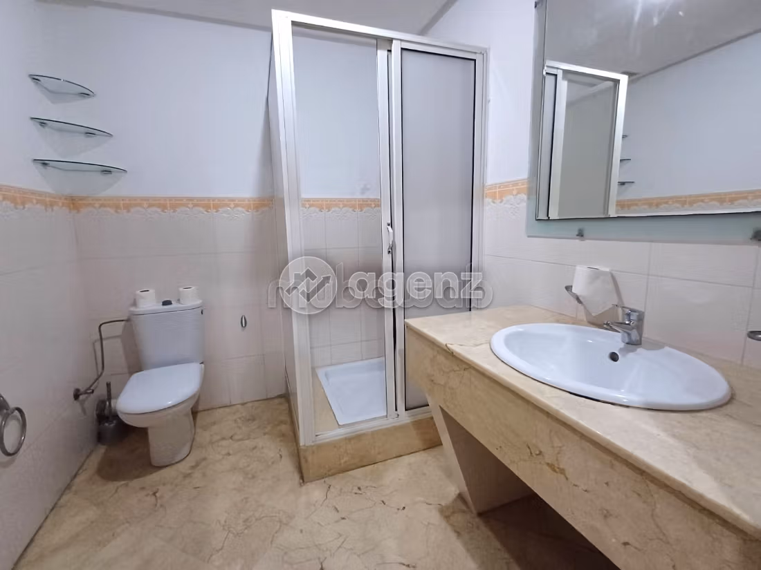 Bonito piso en venta en Triangle d'Or. Area 191 m². Aparcamiento y balcón
