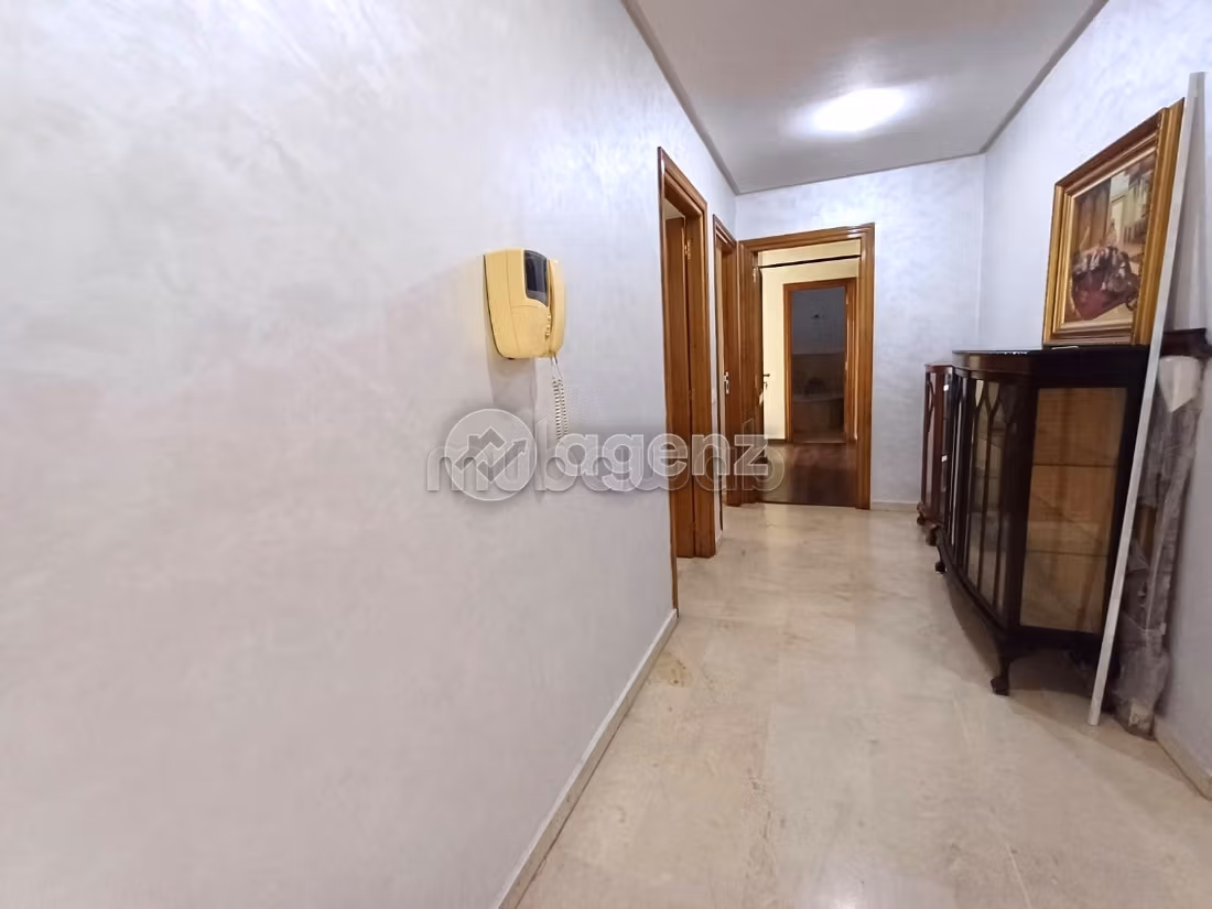 Bonito piso en venta en Triangle d'Or. Area 191 m². Aparcamiento y balcón