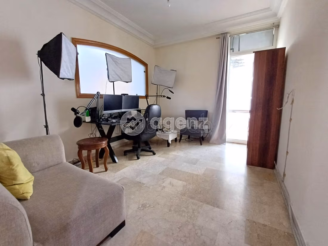 Bonito piso en venta en Triangle d'Or. Area 191 m². Aparcamiento y balcón