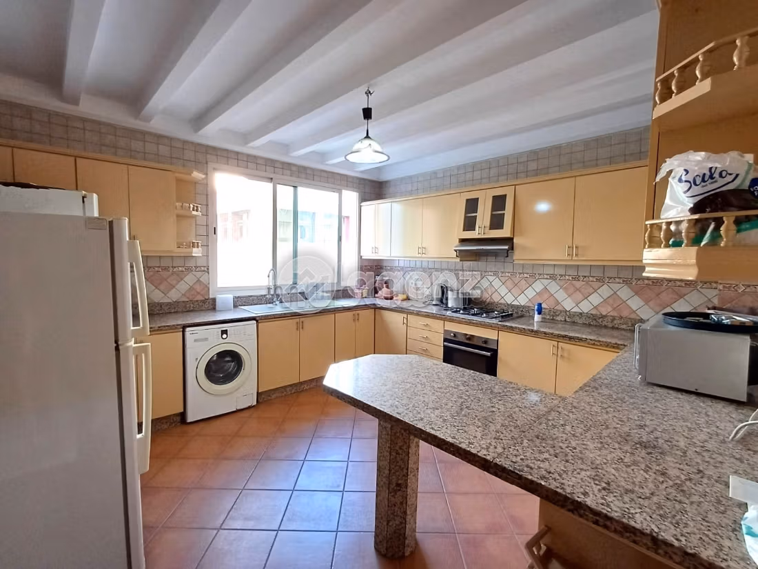 Bonito piso en venta en Triangle d'Or. Area 191 m². Aparcamiento y balcón