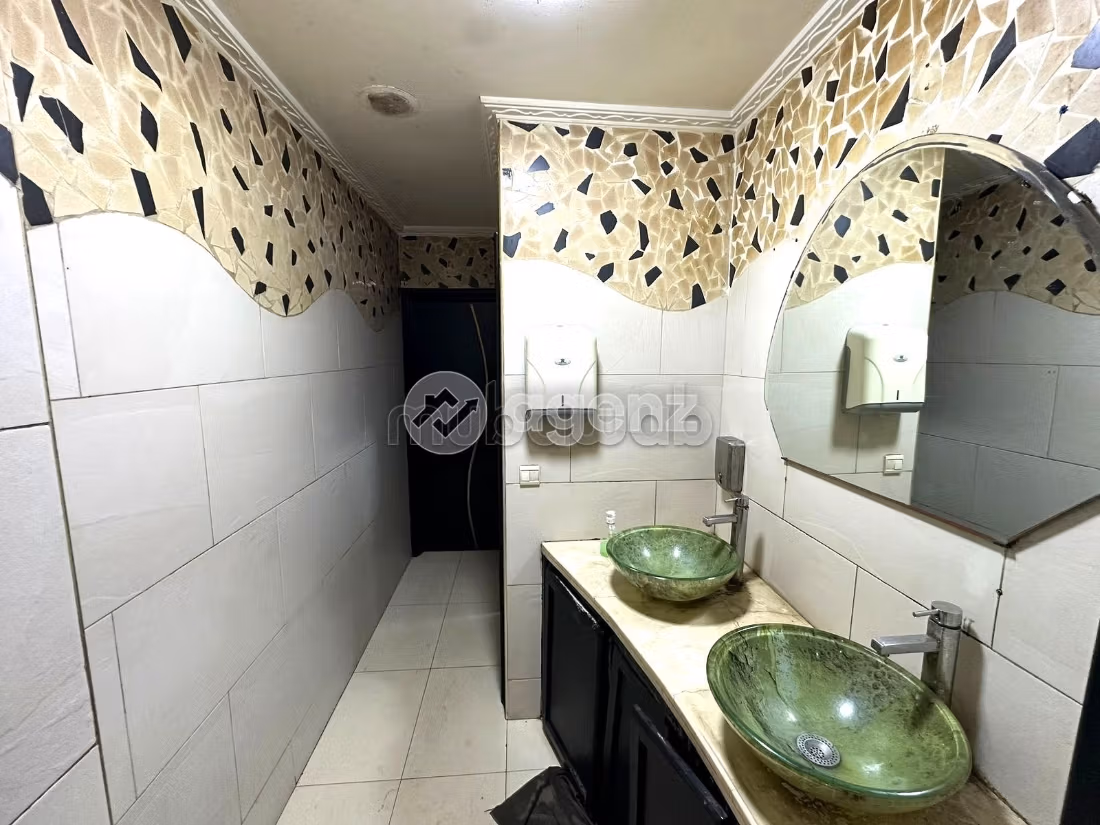 Commerce à vendre 500 m² Hay Chrifa Casablanca