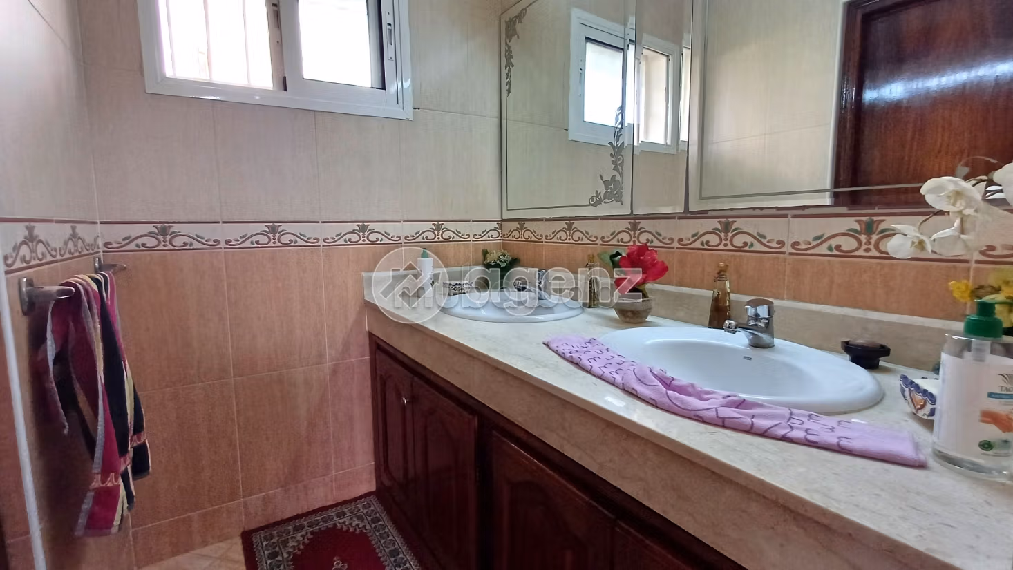 Magnificent villa for sale in Californie. 4 beautiful rooms. Carpark and garden