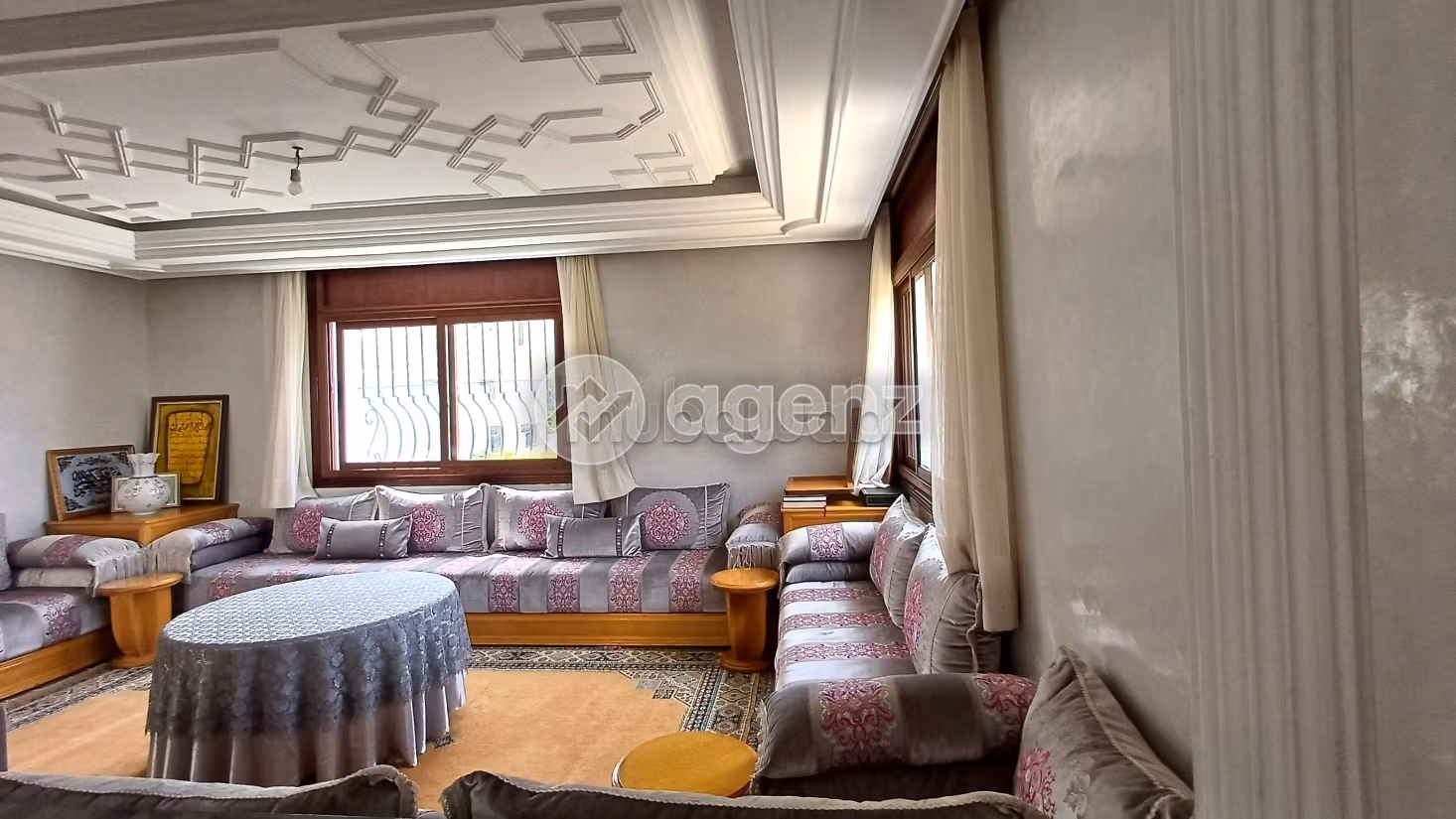 Magnificent villa for sale in Californie. 4 beautiful rooms. Carpark and garden