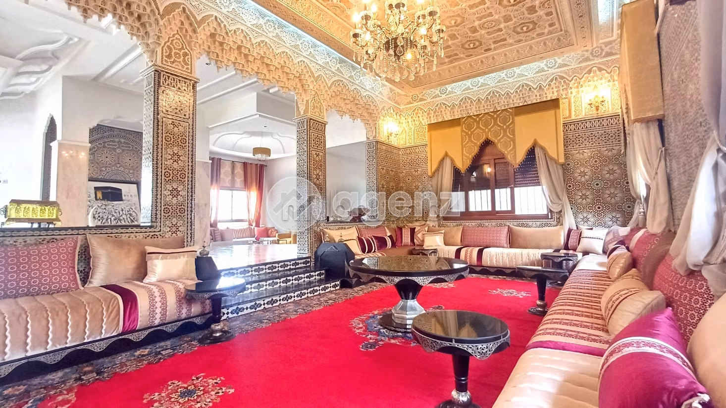 Magnificent villa for sale in Californie. 4 beautiful rooms. Carpark and garden