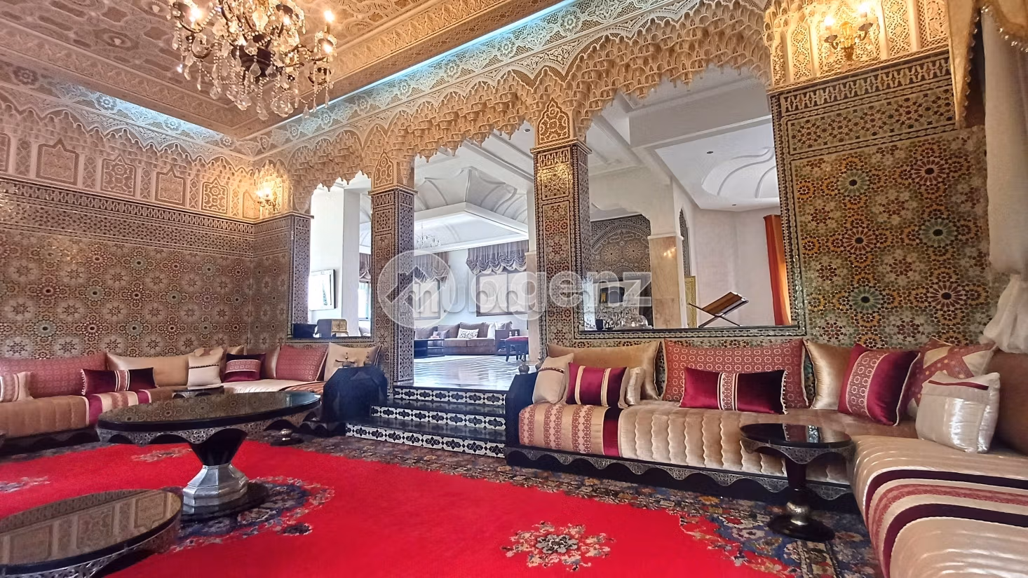 Magnificent villa for sale in Californie. 4 beautiful rooms. Carpark and garden