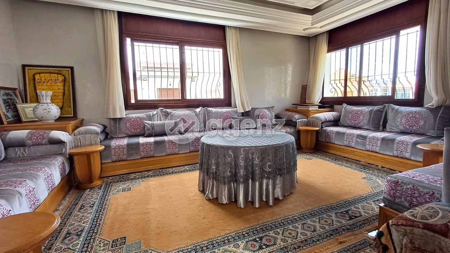 Magnificent villa for sale in Californie. 4 beautiful rooms. Carpark and garden