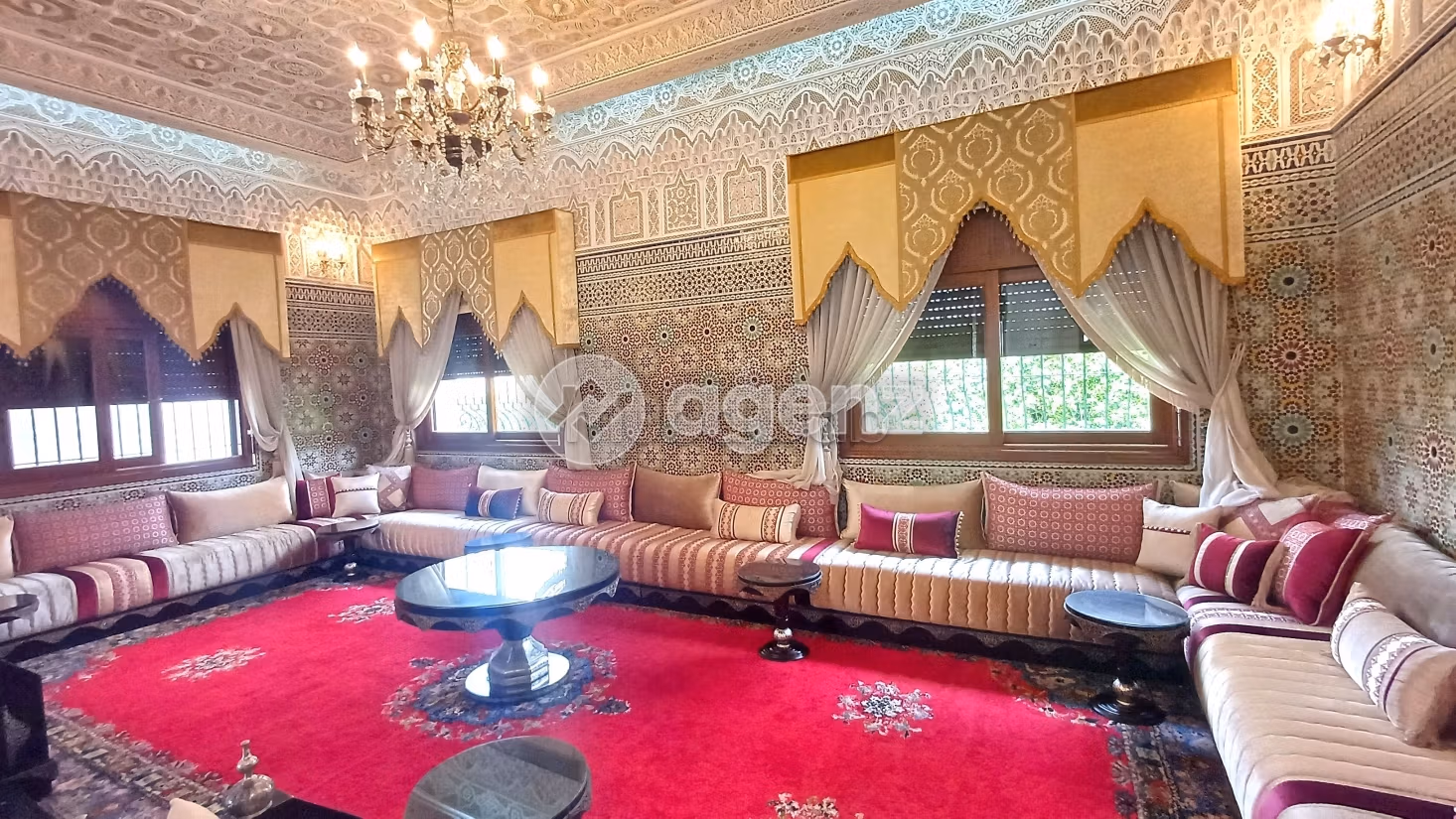 Magnificent villa for sale in Californie. 4 beautiful rooms. Carpark and garden