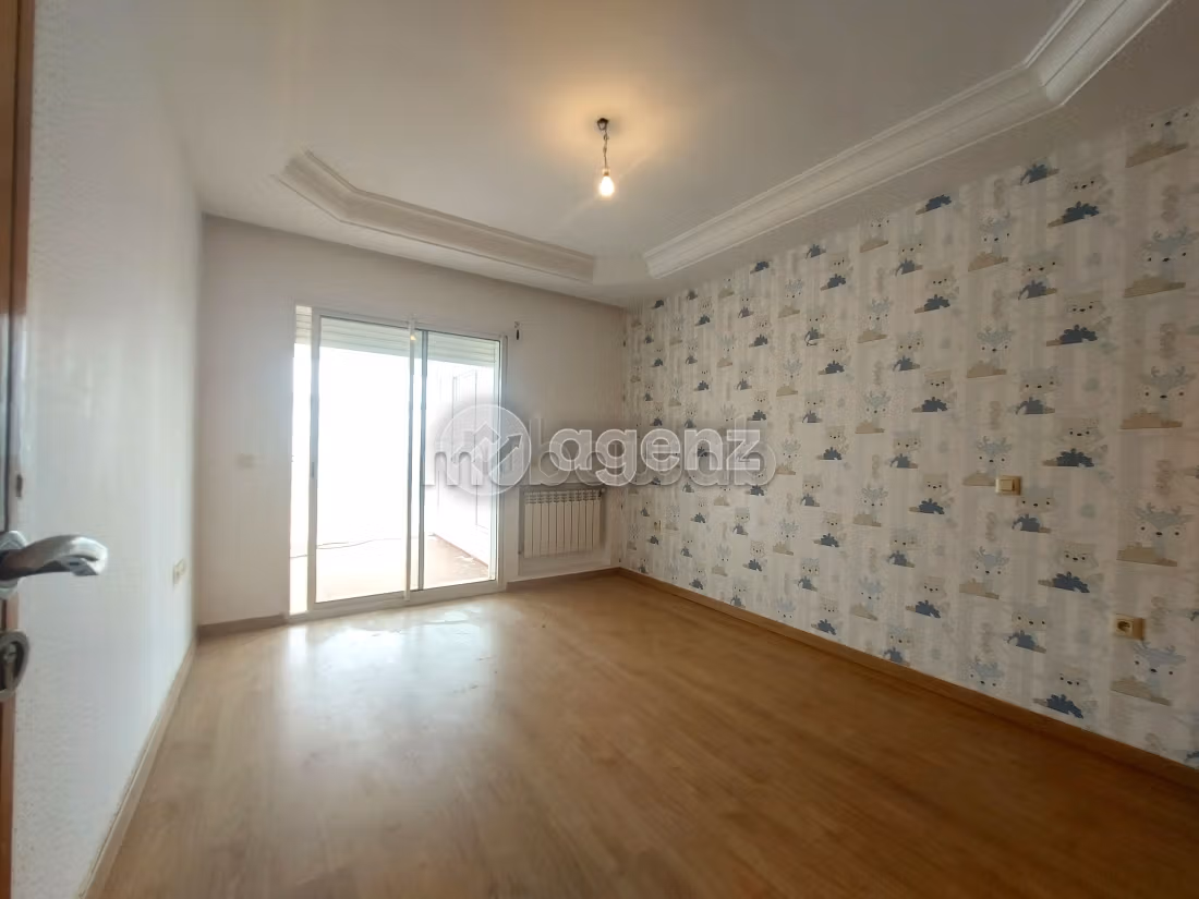 Villa de alto standing en venta. Superficie de 685 m². Parking y jardin