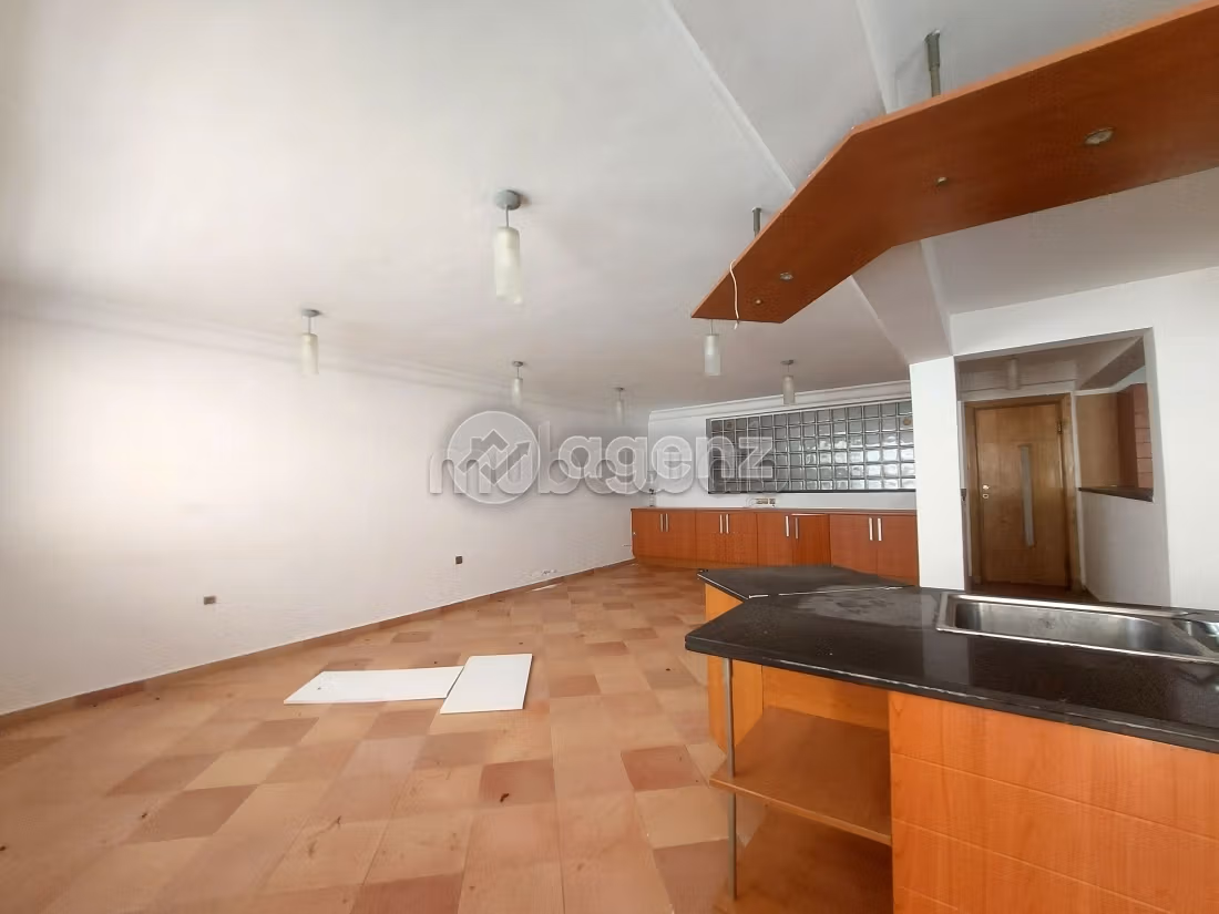 Villa de alto standing en venta. Superficie de 685 m². Parking y jardin
