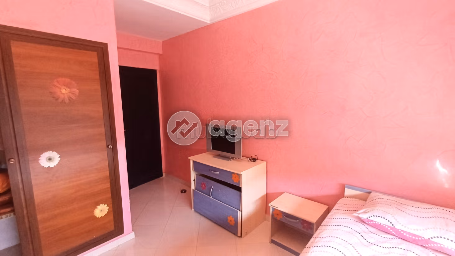 Beautiful apartment for sale. Small area 113 m². Cellar, Large terrace