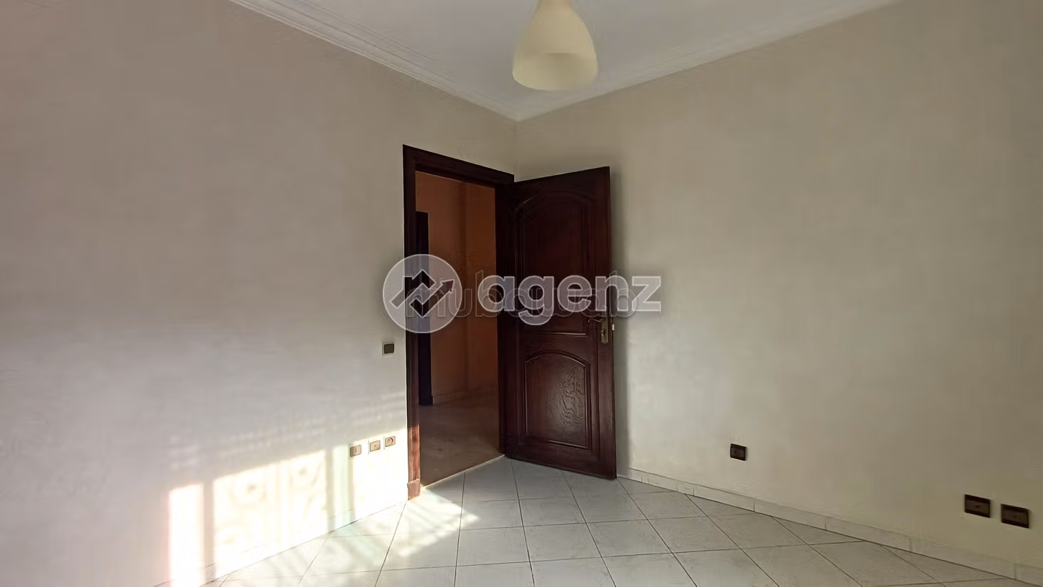 Piso en venta en Belvédère. Area 109 m². Parking y ascensor