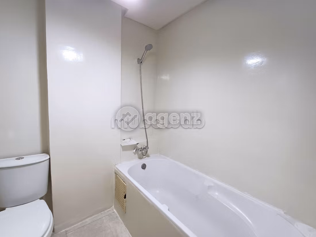 Fabulous apartment for sale in La Gironde. Area of 67 m². Well equipped kitchen