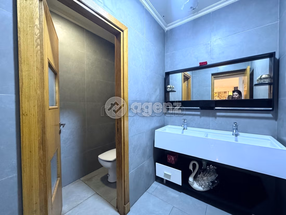 Fabulous villa for sale. Large area 475 m². Usable fireplace, caretaker service