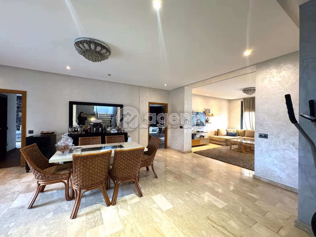 Fabulous villa for sale. Large area 475 m². Usable fireplace, caretaker service