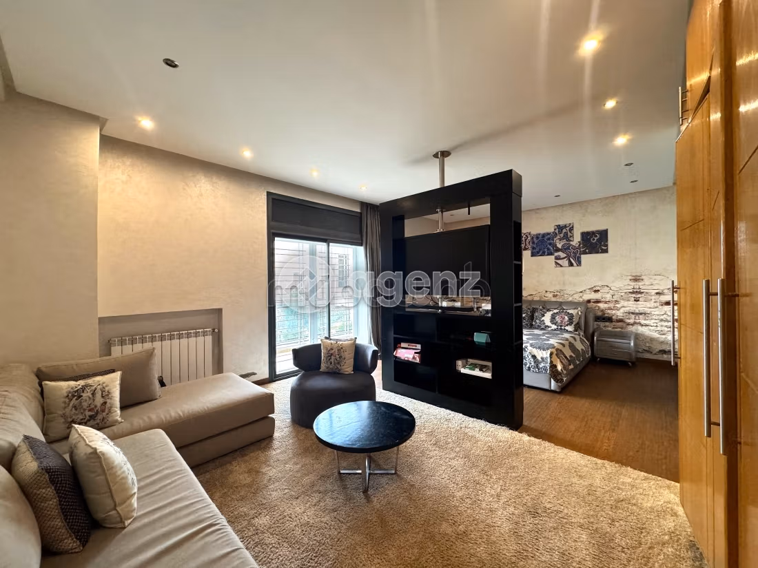 Fabulous villa for sale. Large area 475 m². Usable fireplace, caretaker service