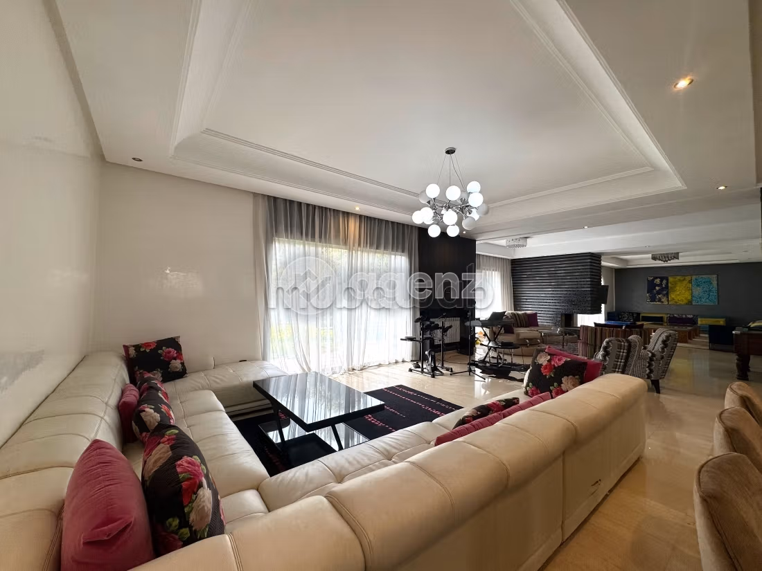 Fabulous villa for sale. Large area 475 m². Usable fireplace, caretaker service