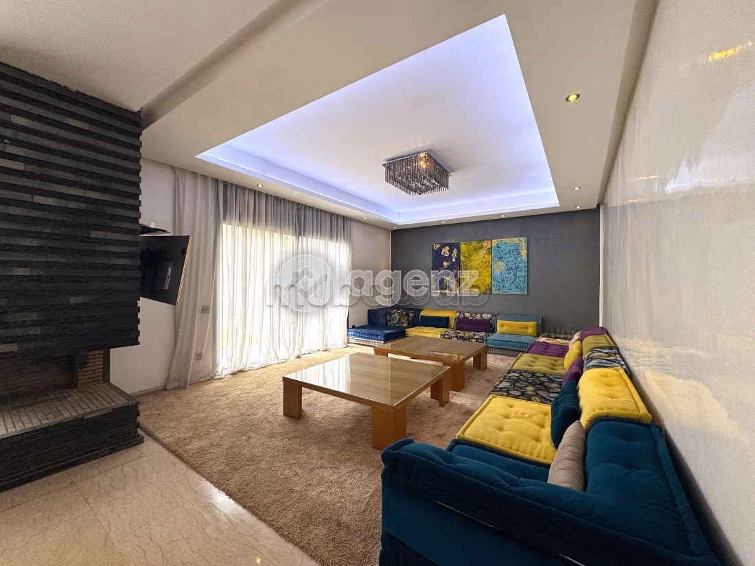 Fabulous villa for sale. Large area 475 m². Usable fireplace, caretaker service