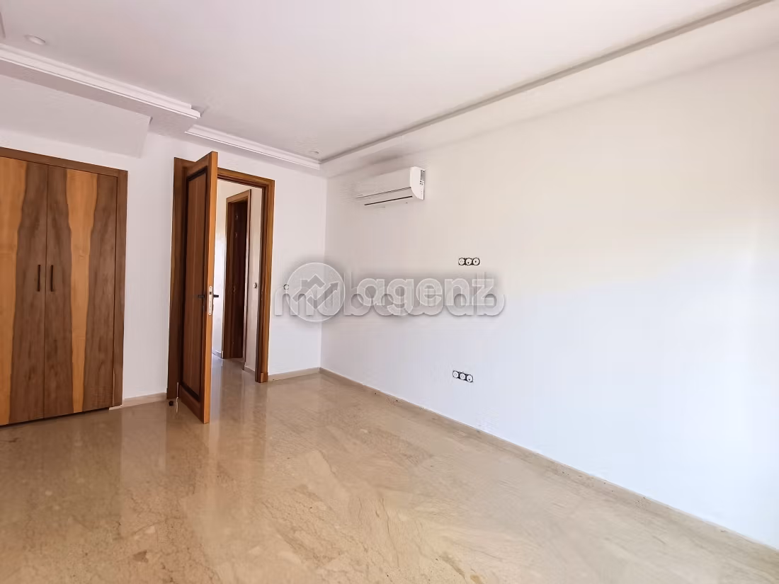 Find an apartment to buy in Gauthier. Surface area 107 m². Carpark and elevator