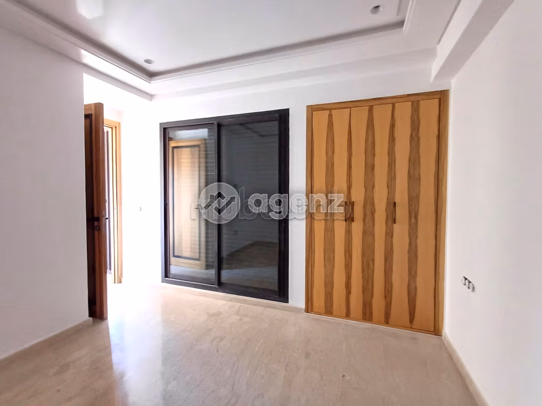 Find an apartment to buy in Gauthier. Surface area 107 m². Carpark and elevator