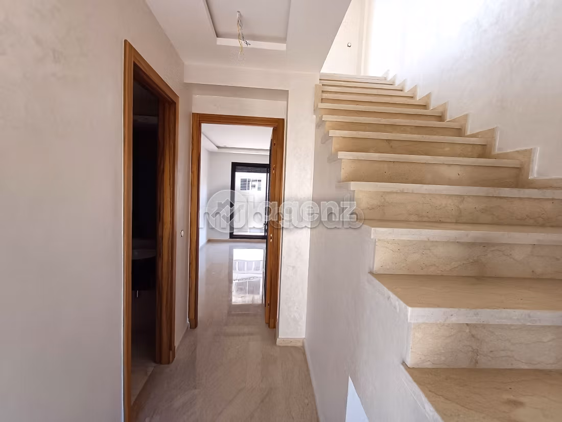 Find an apartment to buy in Gauthier. Surface area 107 m². Carpark and elevator