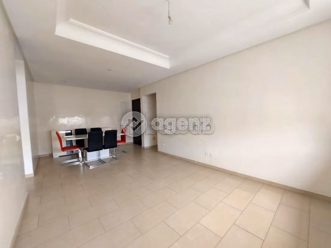 Piso en venta en Ain Borja. Superficie 73 m². Con garaje y ascensor
