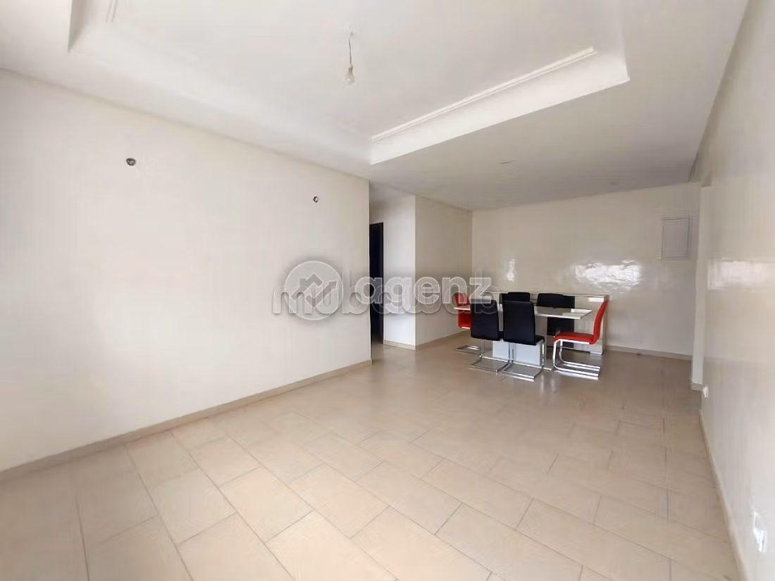 Piso en venta en Ain Borja. Superficie 73 m². Con garaje y ascensor