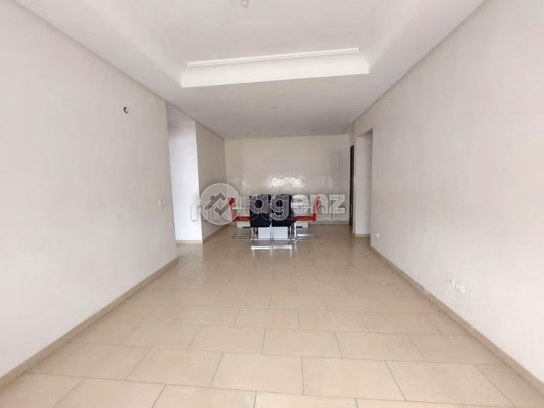 Piso en venta en Ain Borja. Superficie 73 m². Con garaje y ascensor