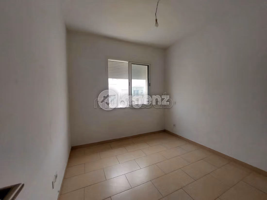 Piso en venta en Ain Borja. Superficie 73 m². Con garaje y ascensor
