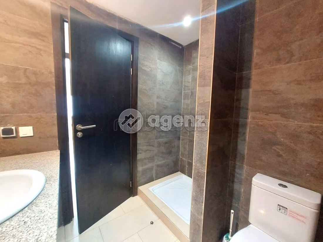Piso en venta en Ain Borja. Superficie 73 m². Con garaje y ascensor