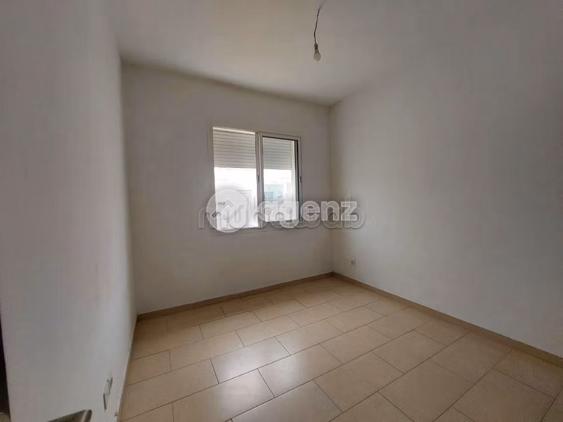 Piso en venta en Ain Borja. Superficie 73 m². Con garaje y ascensor