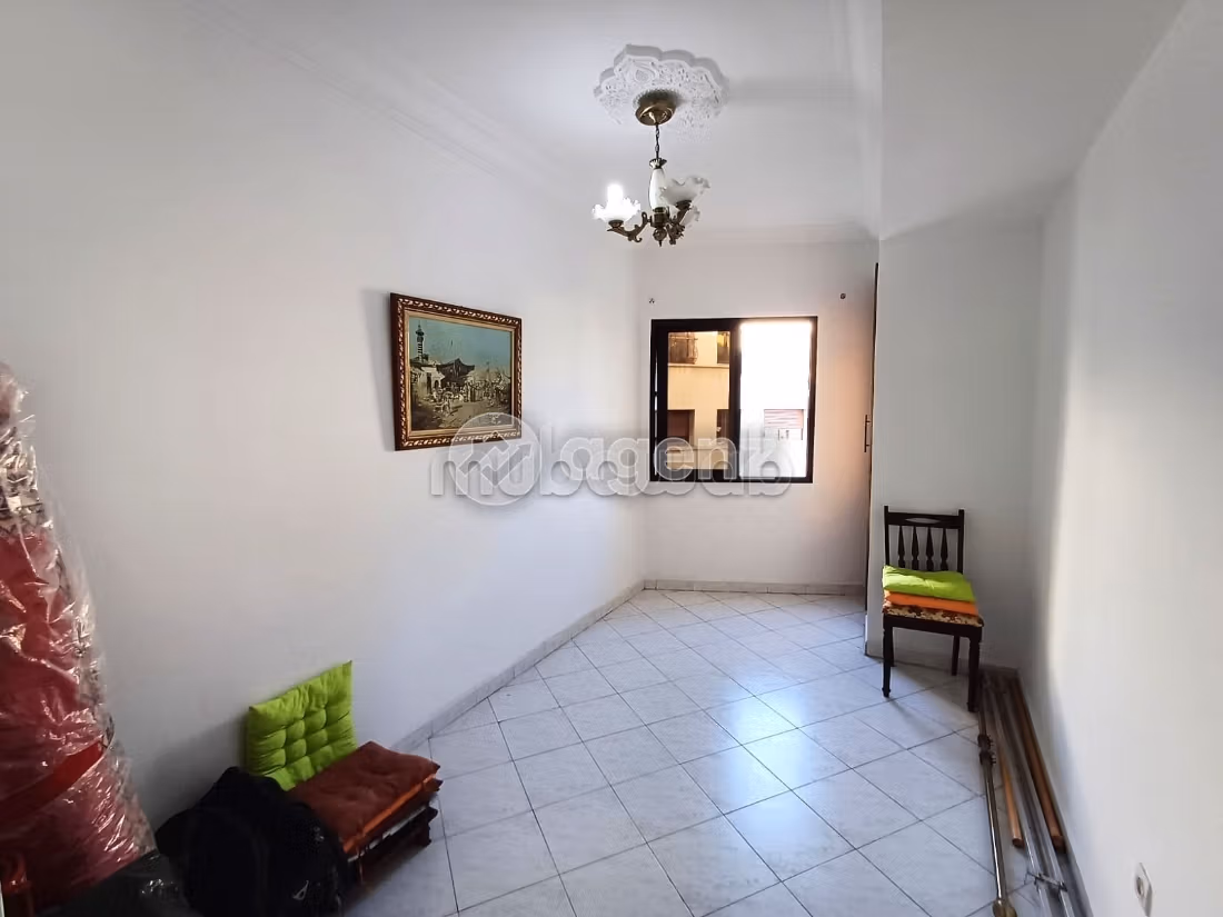 Splendido appartamento da acquistare a Les Hôpitaux. 2 belle camere da letto. Posto auto e ascensore