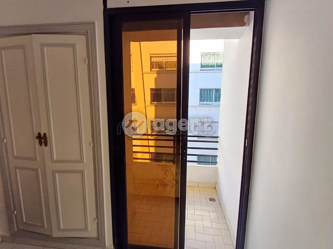 Splendido appartamento da acquistare a Les Hôpitaux. 2 belle camere da letto. Posto auto e ascensore