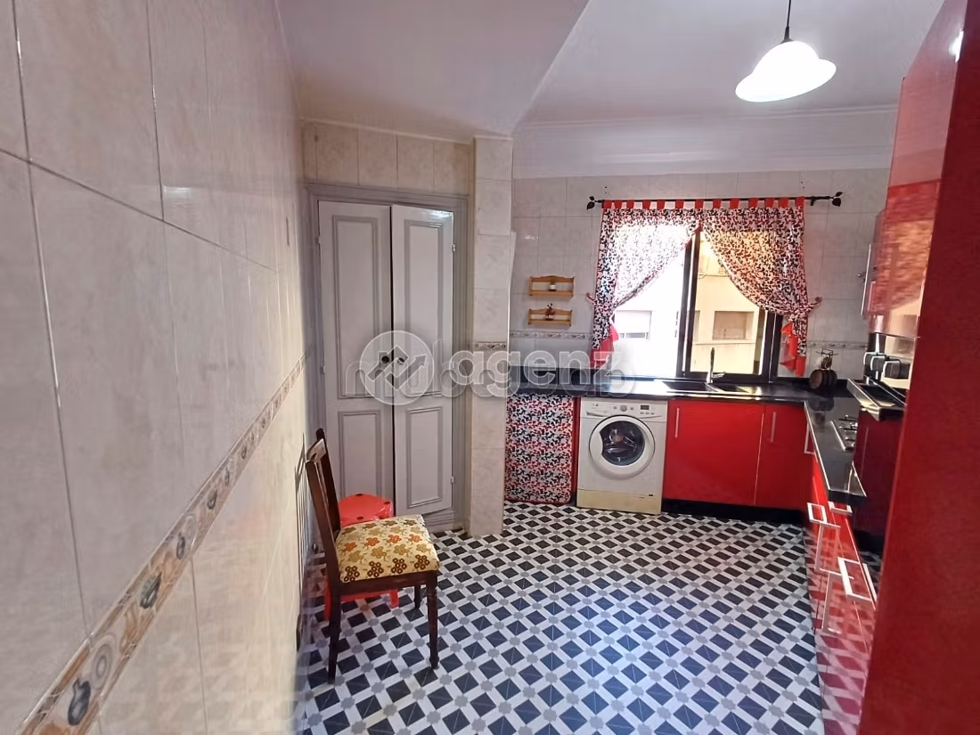 Splendido appartamento da acquistare a Les Hôpitaux. 2 belle camere da letto. Posto auto e ascensore