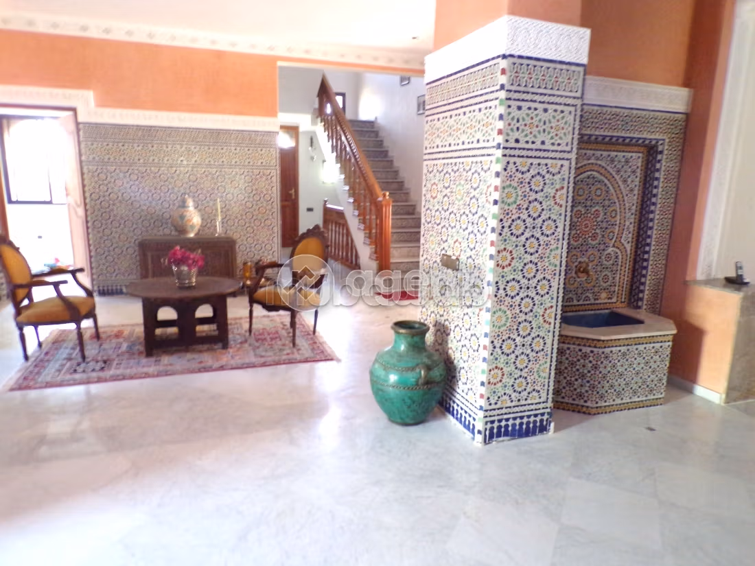 Villa à vendre 1 231 m², 7 chambres Masmoudi Marrakech