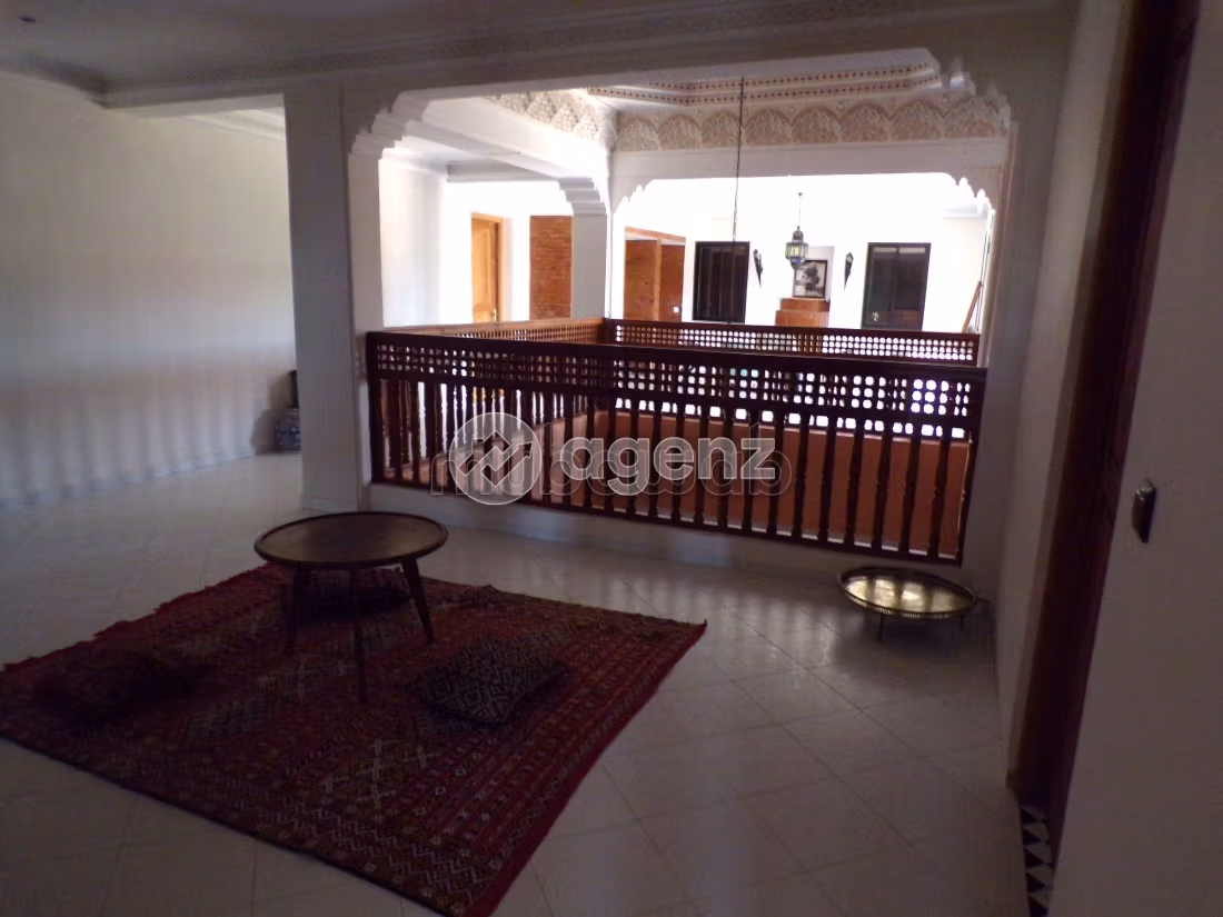 Villa à vendre 1 231 m², 7 chambres Masmoudi Marrakech