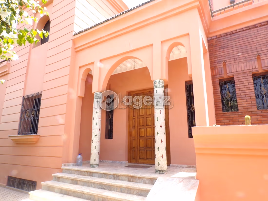 Villa à vendre 1 231 m², 7 chambres Masmoudi Marrakech